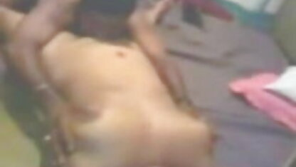मीना moans के डॉग एंड गर्ल्स सेक्सी मूवी लिए मज़ा!
