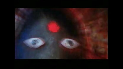 तंग बंधन, यातना और पट्टा पर के एक्स एक्स एक्स सेक्सी मूवी लिए सींग का बना हुआ श्यामला